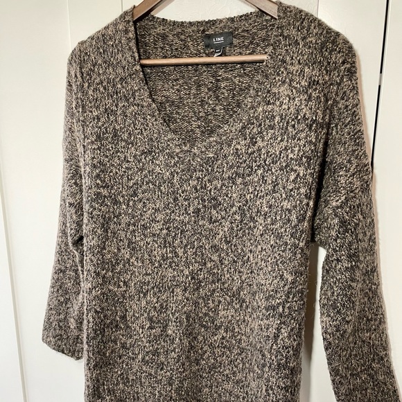 Line the Label (sm - large) v-neck sweater - the willow sweater - Picture 5 of 11